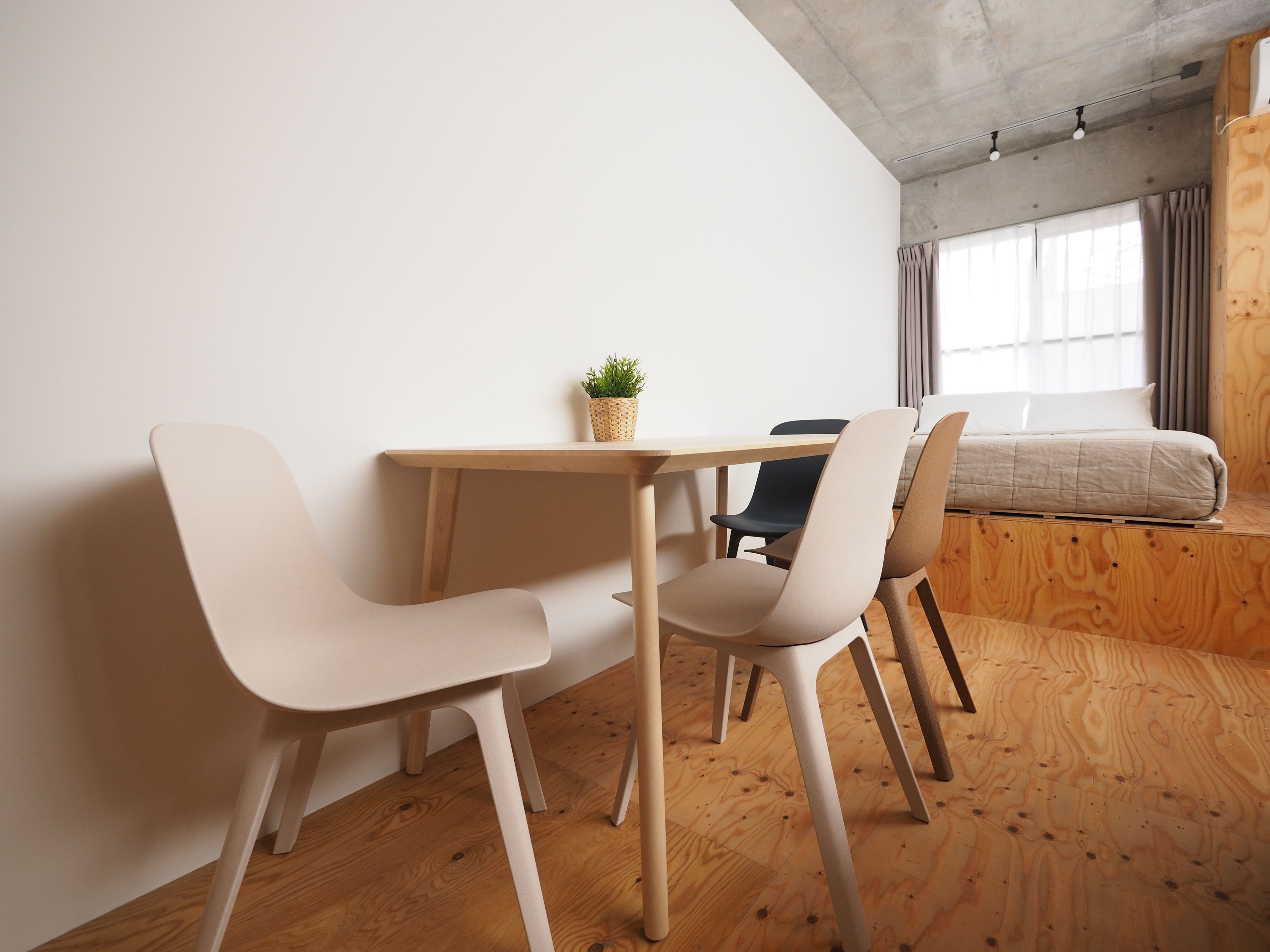 desk, laptop workspace, iron/ironing board, free wifi