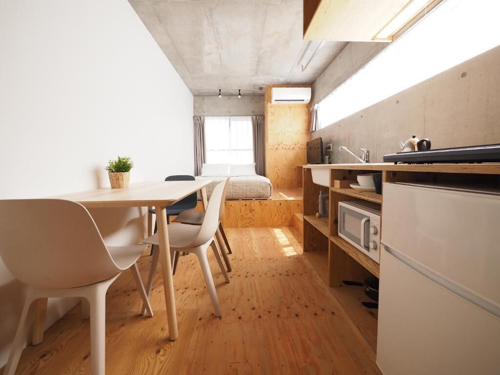 fridge, microwave, stovetop, electric kettle