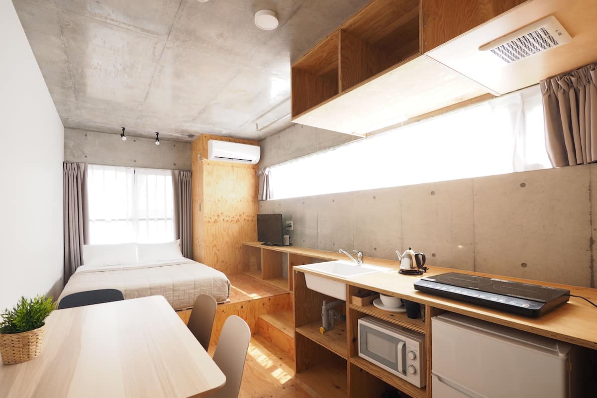 Desk, laptop workspace, iron/ironing board, free WiFi