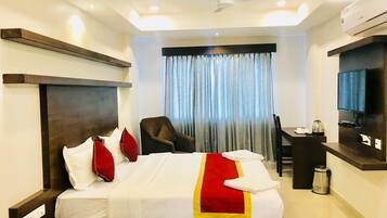 Desk, iron/ironing board, free WiFi, bed sheets