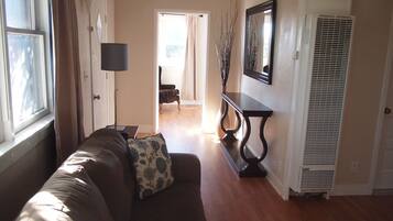 Televisie, boeken en een filmbibliotheek