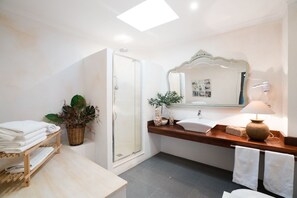 Apartament, 3 dormitoris | Bany | Dutxa i articles de tocador gratuïts 