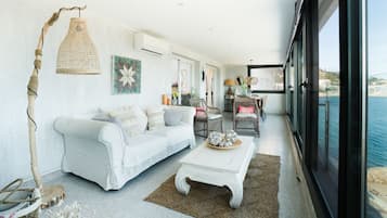 Apartment, 3 Bedrooms | Living area