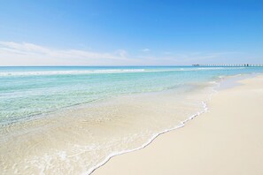 On the beach - 🌞Beach Front-Amazing Gulf Views-Grand Panama 1-303🌞 (Panama City Beach)