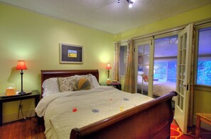 2 bedrooms, desk, iron/ironing board, travel cot