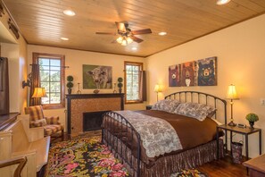 3 bedrooms, desk, free WiFi, bed sheets