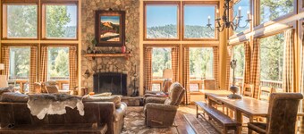 Fabulous Scenic Mountain Home - vuodepaikkoja 12!