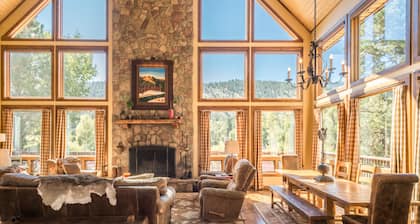 Fabulous Scenic Mountain Home - Sleeps 10!