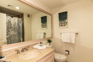 Bruser, hårtørrer, håndklæder