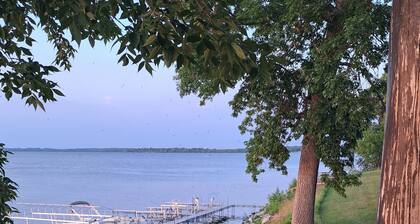 Cottage 6 is great for family gatherings, & fishing on Lake Osakis!