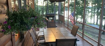 Get away from EVERYTHING! Secluded from the world. 300ft Water Front Log Cabin.