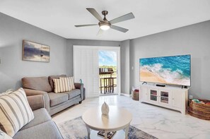 Smart-TV, Bücher, Arbeitsbereiche