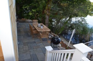 Outdoor dining - ⭐️ STUNNING WATERFRONT ⭐️Pet Friendly 3BDRM/2BTH*FIREPIT*KAYAKS*GAS FIREPLACE* (Dennis)