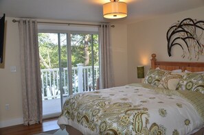 3 bedrooms, iron/ironing board, WiFi, bed sheets - ⭐️ STUNNING WATERFRONT ⭐️Pet Friendly 3BDRM/2BTH*FIREPIT*KAYAKS*GAS FIREPLACE* (Dennis)