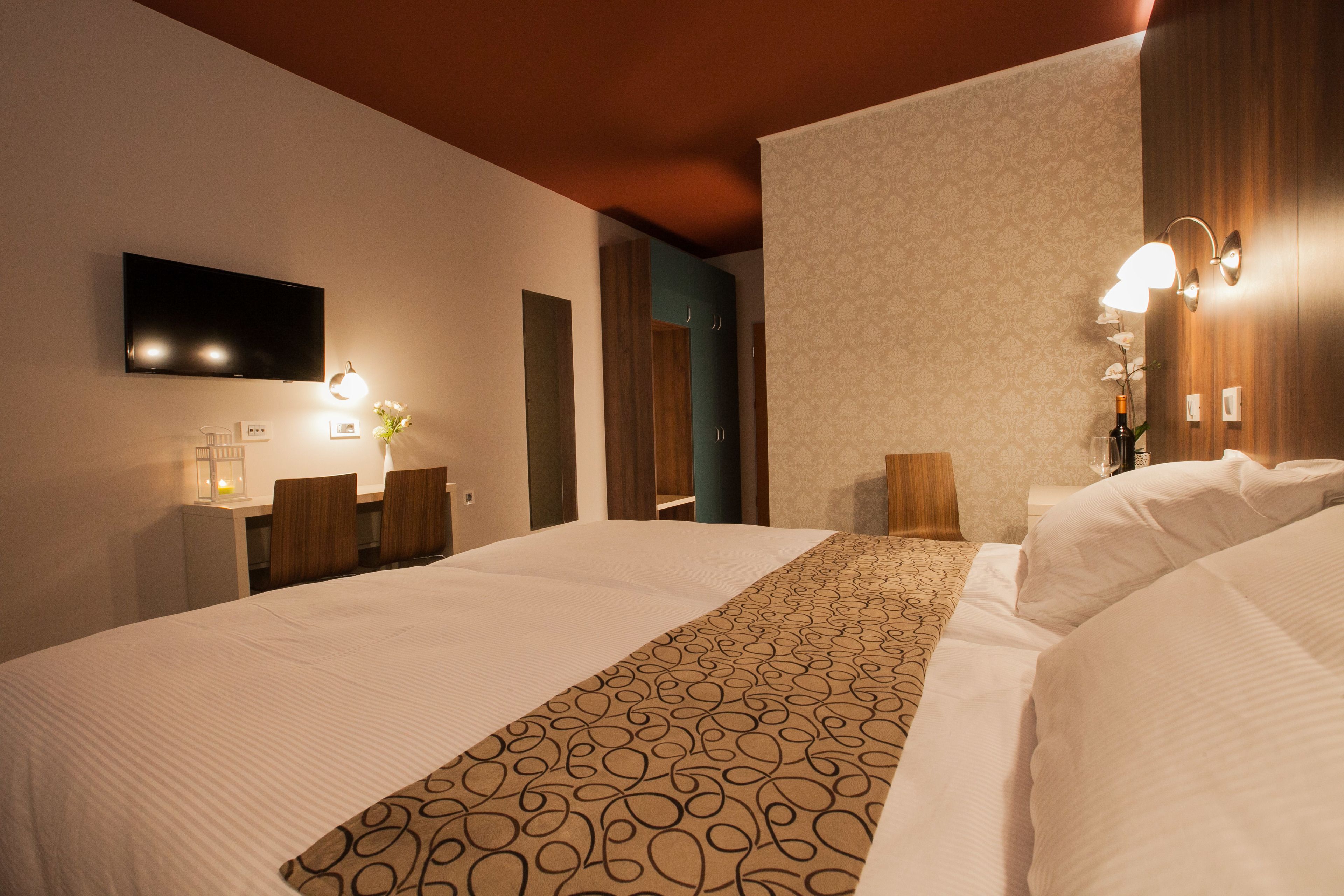 double room | desk, soundproofing, cots/infant beds, free wifi