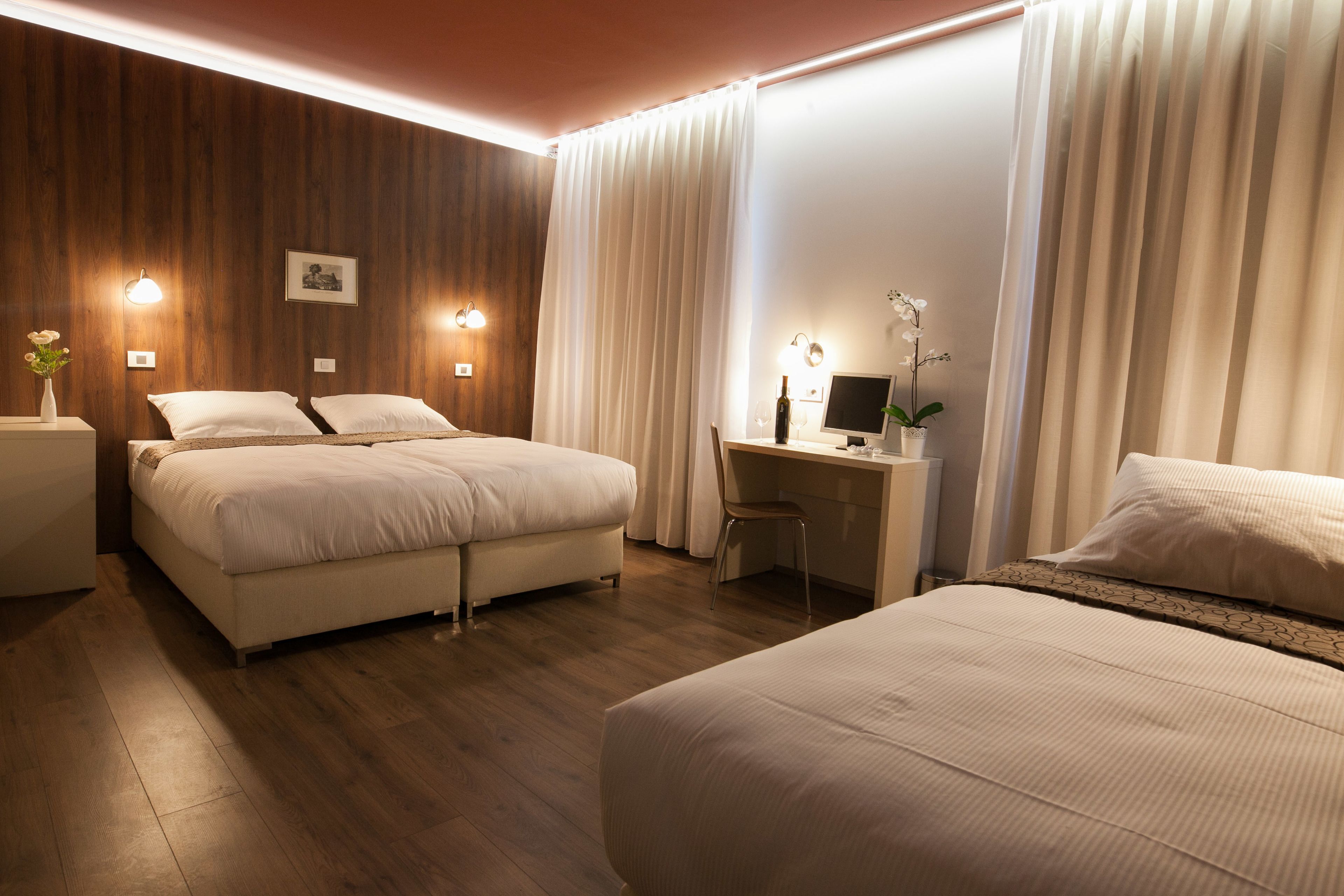 Triple Room | Desk, soundproofing, cots/infant beds, free WiFi