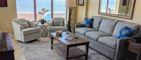 Smart-TV, DVD-Player, Tischfußball, Kinderspielzeug