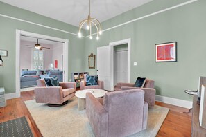 Een smart-tv en een muziekbibliotheek