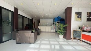 Lobby-lounge