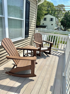Terrace/patio - 500ft to Private Beach! Hot Tub, Fireplace, Close to all! (Cape May)