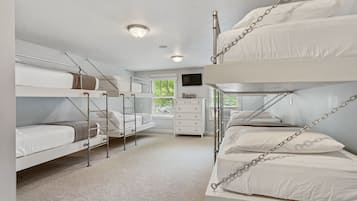 6 bedrooms, iron/ironing board, travel cot, free WiFi