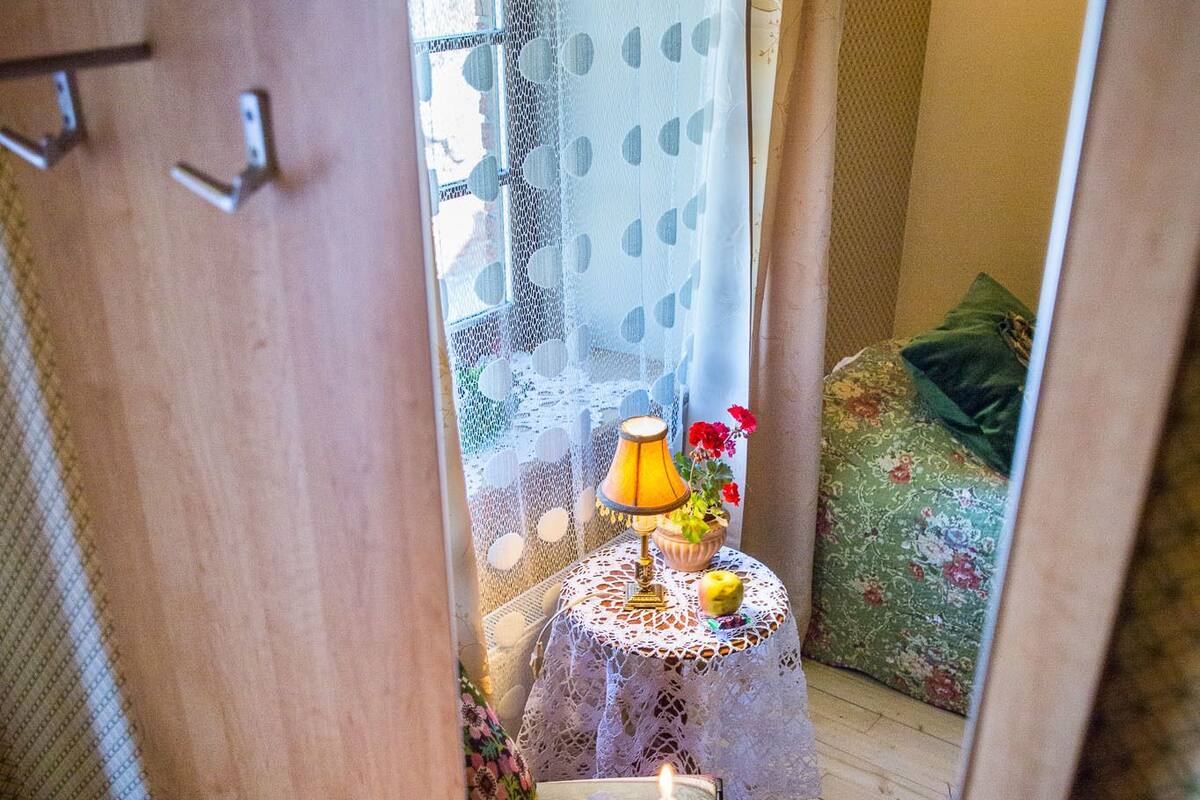 1 bedroom, individually decorated, individually furnished, desk