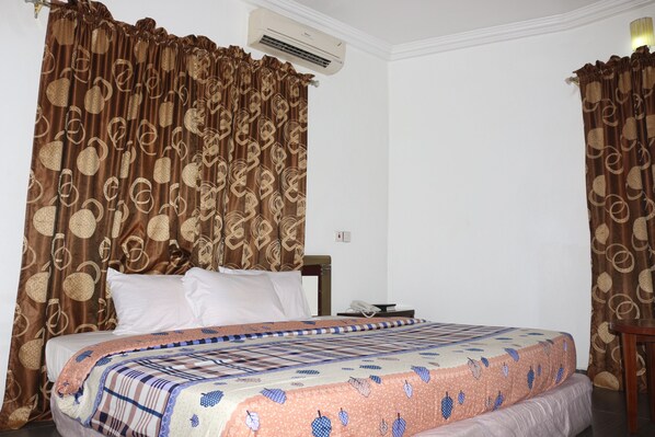 Phòng Suite Business | Két bảo mật tại phòng, bàn, truy cập Internet không dây miễn phí 