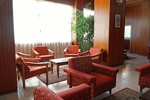 Bar-salon dans le hall