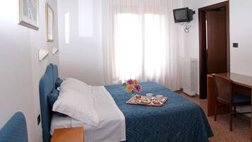 Schreibtisch, Zustellbetten, kostenloses WLAN