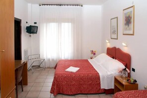 Classic Triple Room - Family Hotel Como (Rivisondoli)
