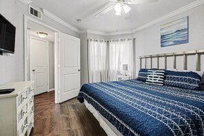 2 habitaciones, tabla de planchar con plancha y cuna de viaje