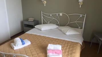 Cofres nos quartos, escrivaninha, cortinas blackout, Wi-Fi de cortesia