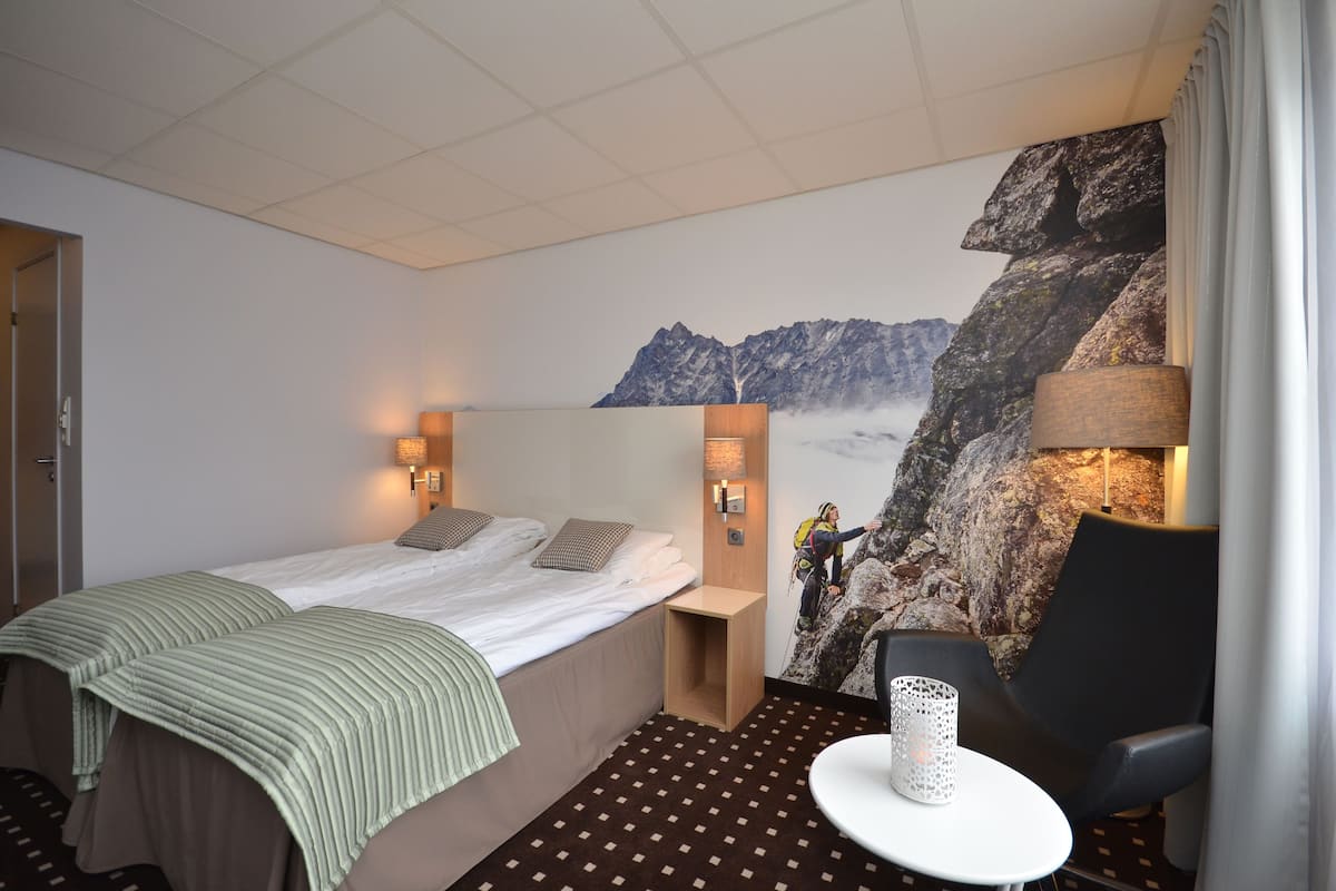 1 bedroom, down duvets, pillow-top beds, blackout curtains