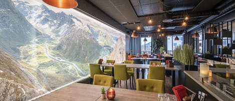 Spécialités Cuisine locale et internationale