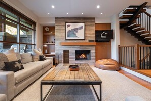 TV, fireplace, stereo