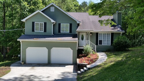 4 Bedroom, 2 Bath Home Situated on a nice Private Lot. 27 minutes to LAKEPOINT.