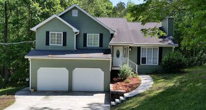 4 Bedroom, 2 Bath Home Situated on a nice Private Lot. 27 minutes to LAKEPOINT.