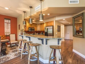 Fridge, microwave, oven, stovetop - Downtown Corner Unit with Views (Leavenworth)