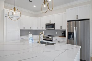 Fridge, microwave, oven, stovetop - ⭐Sleeps 20 & steps to the Beach- Community Pools- Elegance on the Gulf⭐ (Miramar Beach)