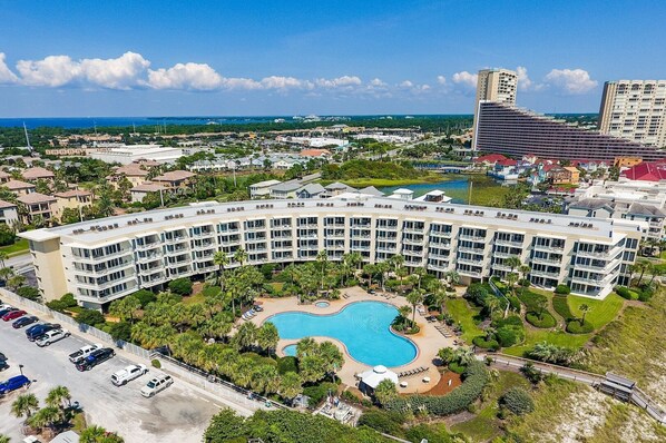 Exterior - ⭐Sleeps 20 & steps to the Beach- Community Pools- Elegance on the Gulf⭐ (Miramar Beach)