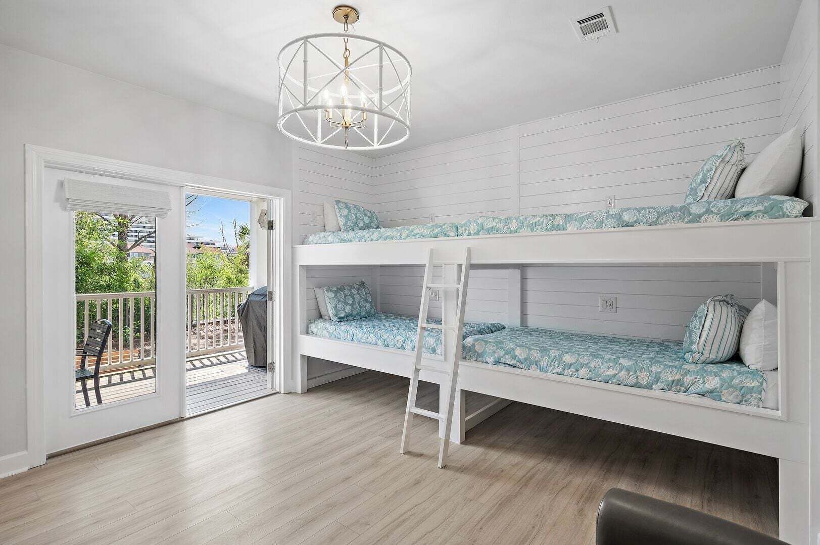 6 slaapkamers, een strijkplank/strijkijzer, gratis wifi, beddengoed
