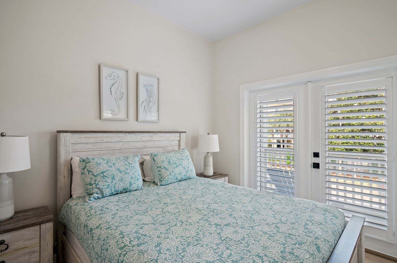 6 bedrooms, iron/ironing board, free WiFi, bed sheets