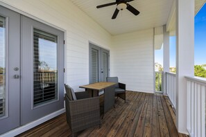 Outdoor dining - ⭐Sleeps 20 & steps to the Beach- Community Pools- Elegance on the Gulf⭐ (Miramar Beach)