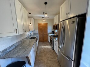 Fridge, microwave, oven, stovetop - Moose Lodge - Rustic and Cozy (Ticonderoga)