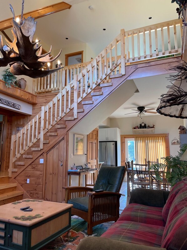 Smart TV - Moose Lodge - Rustic and Cozy (Ticonderoga)