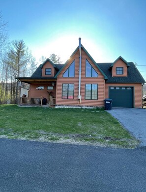 Exterior - Moose Lodge - Rustic and Cozy (Ticonderoga)