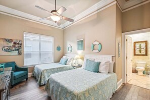 4 bedrooms, iron/ironing board, free WiFi, bed sheets - ✨Shaded Porch~Community Pool ~Tennis & Basketball Court-Beachwalk Retreat✨ (Destin)