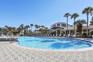 A heated pool - ✨Shaded Porch~Community Pool ~Tennis & Basketball Court-Beachwalk Retreat✨ (Destin)