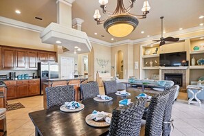Dining - ✨Shaded Porch~Community Pool ~Tennis & Basketball Court-Beachwalk Retreat✨ (Destin)