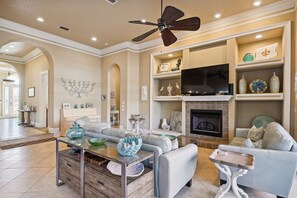 Fernseher, DVD-Player, Bücher